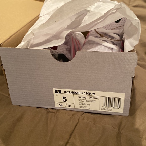 NWT in box Adidas Ultraboost 5.0 DNA women’s size 5 sneakers. - Picture 9 of 9